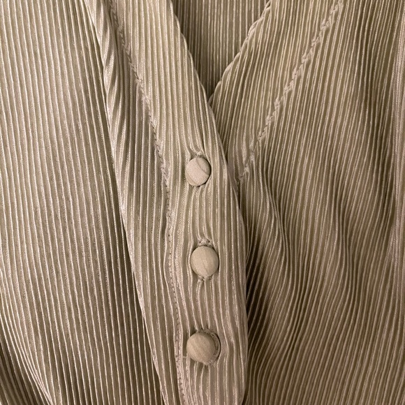 Open button blouse - Picture 3 of 4